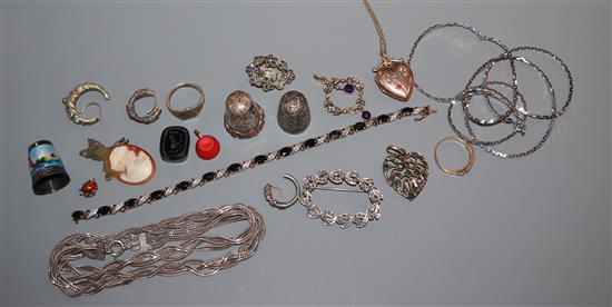 Mixed jewellery including a 9ct sapphire and diamond bracelet, a 9ct gold sapphire and a diamond ring, locket etc.